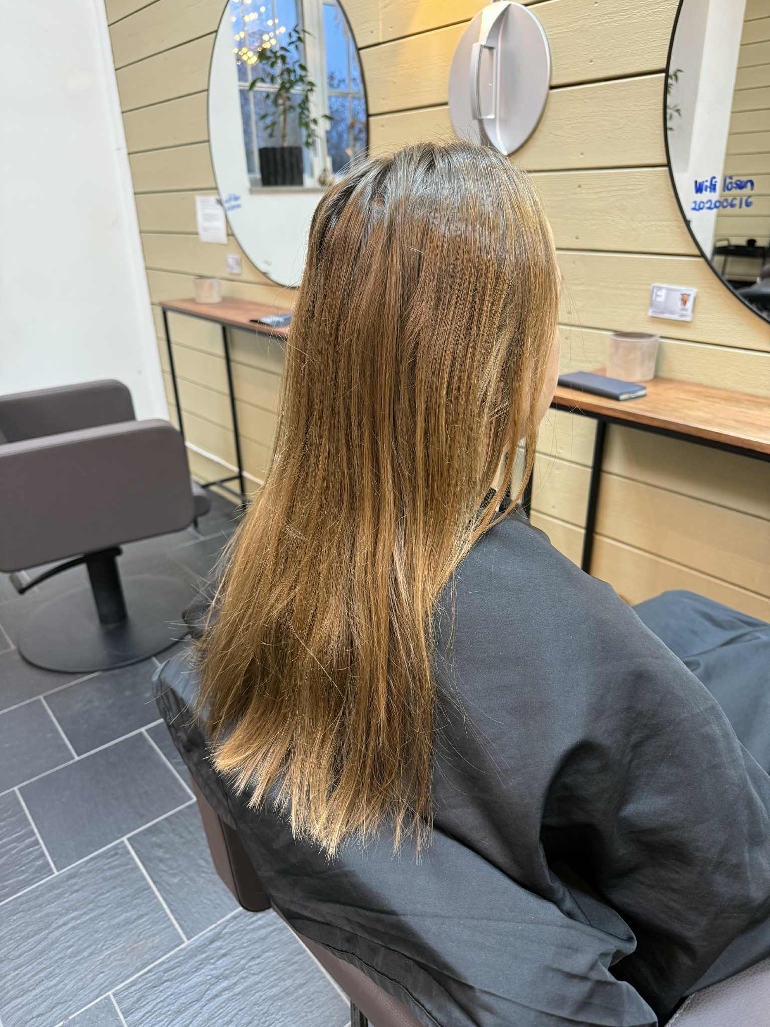 H&aring;r f&ouml;re f&auml;rgbehandling och klippning, utan kopparr&ouml;d ton.